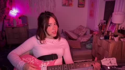 Snapshot of pretty_in_p1nk chatting on September 2025 12:55:01 AM Sophie online show from September 2025 12:55:01 AM