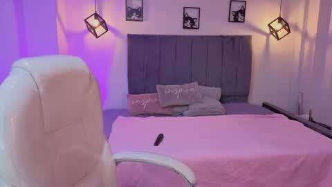 Snapshot of pretty_johnson_ chatting on June 2026 04:21:02 AM pretty online show from June 2026 04:21:02 AM