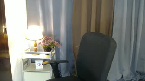 Snapshot of pretty_kimxxx chatting on February 2025 02:16:01 AM Kim online show from February 2025 02:16:01 AM