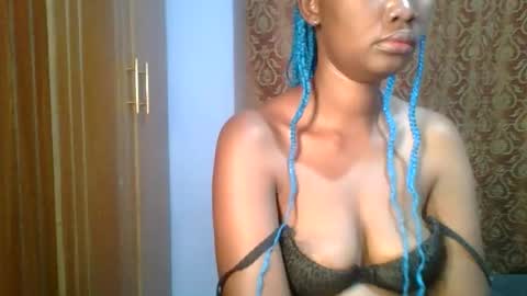 pretty_leilah online show from January 2026 06:33:01 PM