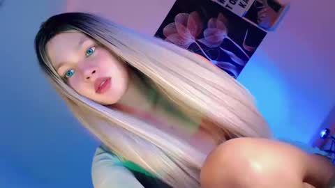 Flor online show from October 2025 09:37:01 PM
