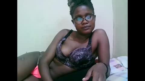 pretty_mellan online show from January 2025 12:52:02 AM