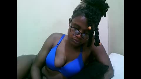 pretty_mellan online show from January 2025 10:34:02 AM