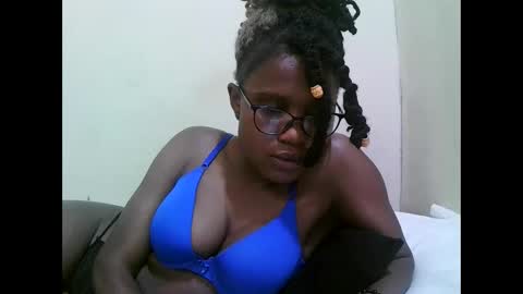 pretty_mellan online show from January 2025 03:58:01 PM