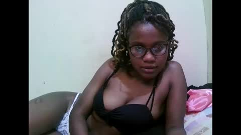 pretty_mellan online show from February 2025 11:12:02 AM