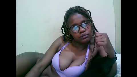 pretty_mellan online show from February 2025 09:42:01 AM