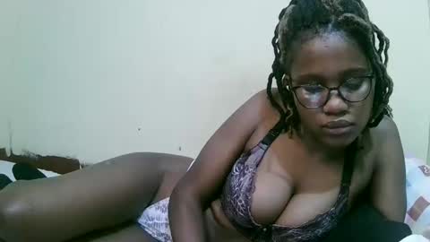 pretty_mellan online show from February 2025 08:49:01 AM