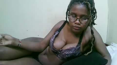 pretty_mellan online show from February 2025 02:12:01 PM