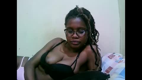 pretty_mellan online show from March 2025 07:08:02 AM