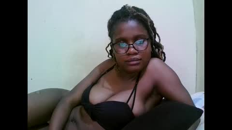pretty_mellan online show from March 2025 03:38:02 PM