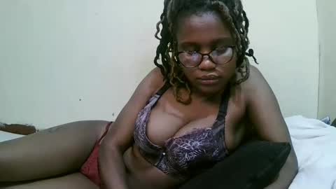 pretty_mellan online show from March 2025 06:48:01 PM