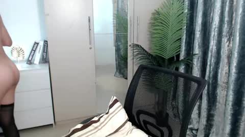 Snapshot of pretty_molly18 chatting on January 2025 06:53:02 PM Its me Molly 3 online show from January 2025 06:53:02 PM