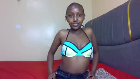 Snapshot of pretty_mona chatting on March 2026 05:40:02 AM Mona online show from March 2026 05:40:02 AM