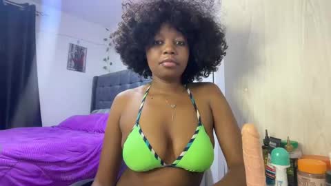 Snapshot of pretty_peaches chatting on December 2025 09:08:02 PM Pretty peaches online show from December 2025 09:08:02 PM