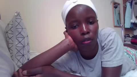 pretty_petite_ebony online show from October 2025 01:56:02 PM