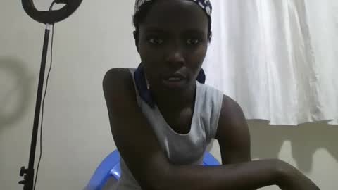 pretty_petite_ebony online show from November 2025 05:37:01 PM