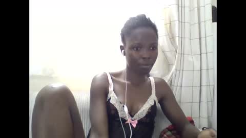 Snapshot of pretty_petite_ebony chatting on June 2026 02:21:02 PM pretty_petite_ebony online show from June 2026 02:21:02 PM