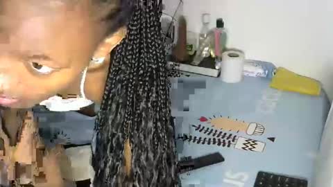 Snapshot of pretty_queennie chatting on November 2025 06:52:02 PM Pretty doll online show from November 2025 06:52:02 PM