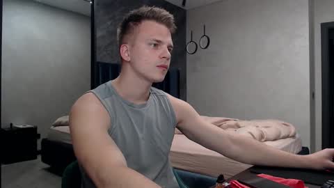 Justin online show from October 2025 04:10:01 AM