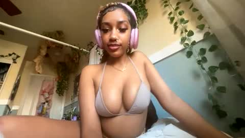 Snapshot of prettyblackgal chatting on November 2025 09:36:01 PM prettyblackgal online show from November 2025 09:36:01 PM