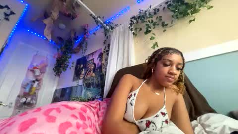 Snapshot of prettyblackgal chatting on November 2025 10:53:02 PM prettyblackgal online show from November 2025 10:53:02 PM