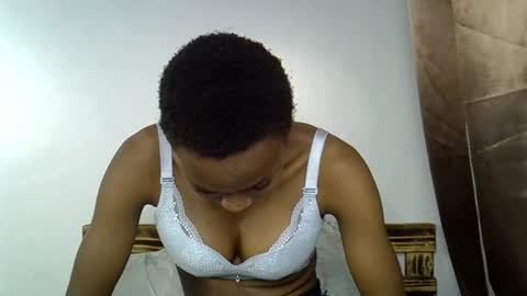 Snapshot of prettycoco_ chatting on April 2026 09:28:01 PM coco online show from April 2026 09:28:01 PM