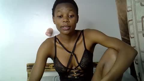 Snapshot of prettycoco_ chatting on April 2026 11:40:02 PM coco online show from April 2026 11:40:02 PM
