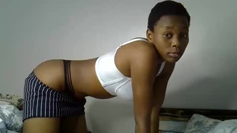 Snapshot of prettycoco_ chatting on April 2026 02:57:01 AM coco online show from April 2026 02:57:01 AM
