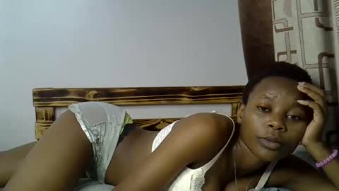 Snapshot of prettycoco_ chatting on April 2026 01:14:01 AM coco online show from April 2026 01:14:01 AM