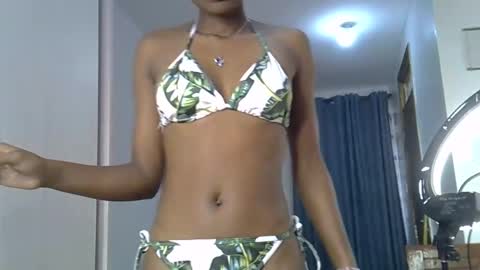 Snapshot of prettycoco_ chatting on May 2026 01:38:02 PM coco online show from May 2026 01:38:02 PM