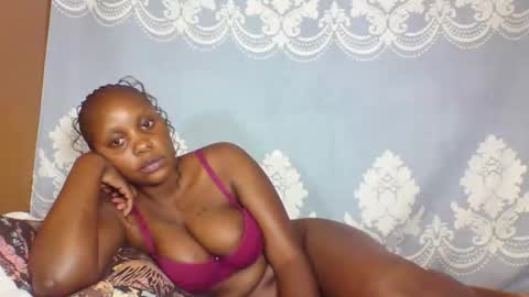 Snapshot of prettydarkskin002 chatting on September 2025 07:47:02 PM SHANIA online show from September 2025 07:47:02 PM