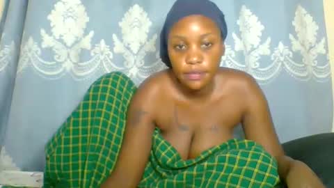 Snapshot of prettydarkskin002 chatting on October 2025 08:01:01 AM SHANIA online show from October 2025 08:01:01 AM