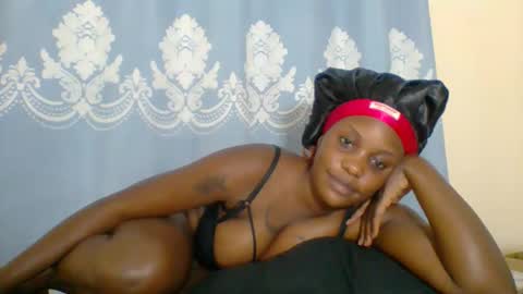 Snapshot of prettydarkskin002 chatting on October 2025 07:01:02 PM SHANIA online show from October 2025 07:01:02 PM