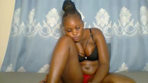 Snapshot of prettydarkskin002 chatting on October 2025 12:08:02 AM SHANIA online show from October 2025 12:08:02 AM