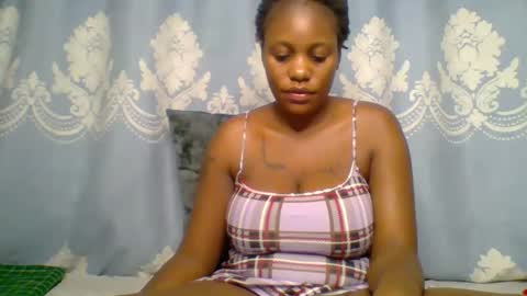 Snapshot of prettydarkskin002 chatting on November 2025 07:36:03 PM SHANIA online show from November 2025 07:36:03 PM