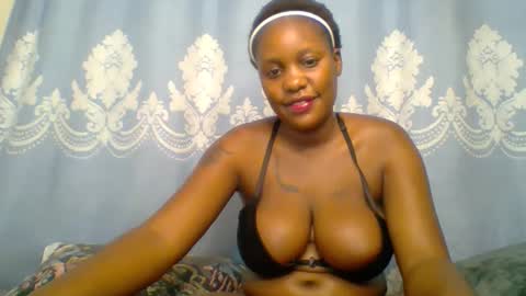 Snapshot of prettydarkskin002 chatting on November 2025 11:53:02 AM SHANIA online show from November 2025 11:53:02 AM