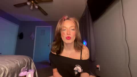 Snapshot of prettyfantasiez chatting on January 2025 02:25:01 AM Cutie With a Booty online show from January 2025 02:25:01 AM