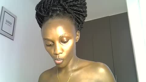 Snapshot of prettygee21 chatting on April 2026 11:38:01 AM Pretty darkskin doll online show from April 2026 11:38:01 AM