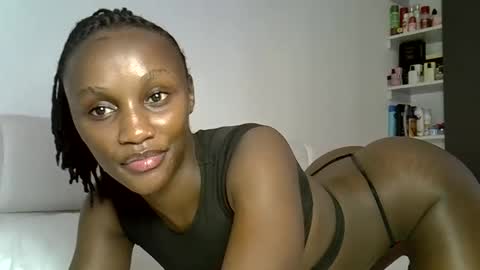 Snapshot of prettygee21 chatting on April 2026 09:40:01 AM Pretty darkskin doll online show from April 2026 09:40:01 AM
