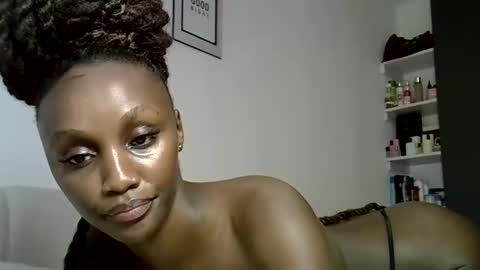 Snapshot of prettygee21 chatting on May 2026 10:09:02 AM Pretty darkskin doll online show from May 2026 10:09:02 AM