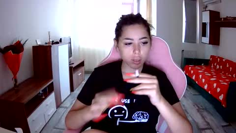 prettyjulliette online show from September 2025 12:31:02 PM