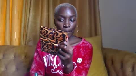 Snapshot of prettyquee chatting on January 2025 08:32:02 AM sasha online show from January 2025 08:32:02 AM