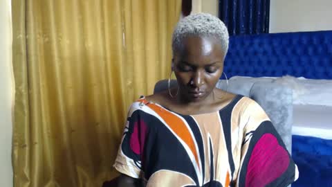 Snapshot of prettyquee chatting on February 2025 08:18:01 AM sasha online show from February 2025 08:18:01 AM