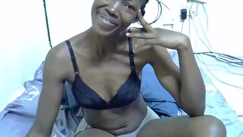 Snapshot of prettyqueen24 chatting on November 2025 02:42:02 AM Pretty Queen online show from November 2025 02:42:02 AM