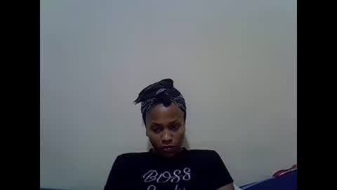 Snapshot of prettyqueenn1 chatting on February 2025 02:19:02 AM sharon online show from February 2025 02:19:02 AM