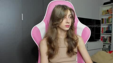 Sophie  next stream will be at Monday  i will wait you guys  online show from October 2025 06:45:01 AM