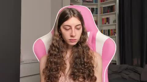 Snapshot of prettysomething chatting on June 2026 07:01:02 AM Sophie next stream will be at Monday i will wait you guys online show from June 2026 07:01:02 AM