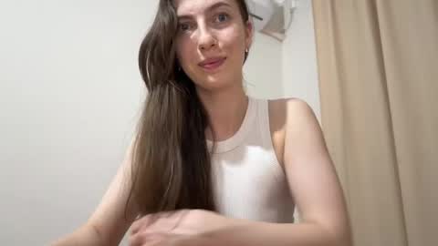 Snapshot of prettyyy_angel chatting on May 2026 06:42:02 PM prettyyy_angel online show from May 2026 06:42:02 PM