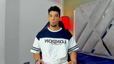 prince_arthur77 online show from December 2025 01:05:02 PM