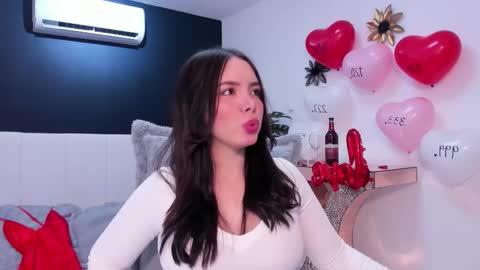 Mia online show from February 2026 12:24:01 PM